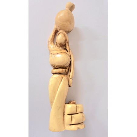 Samaritaine sculptée en bois d’olivier de Palestine